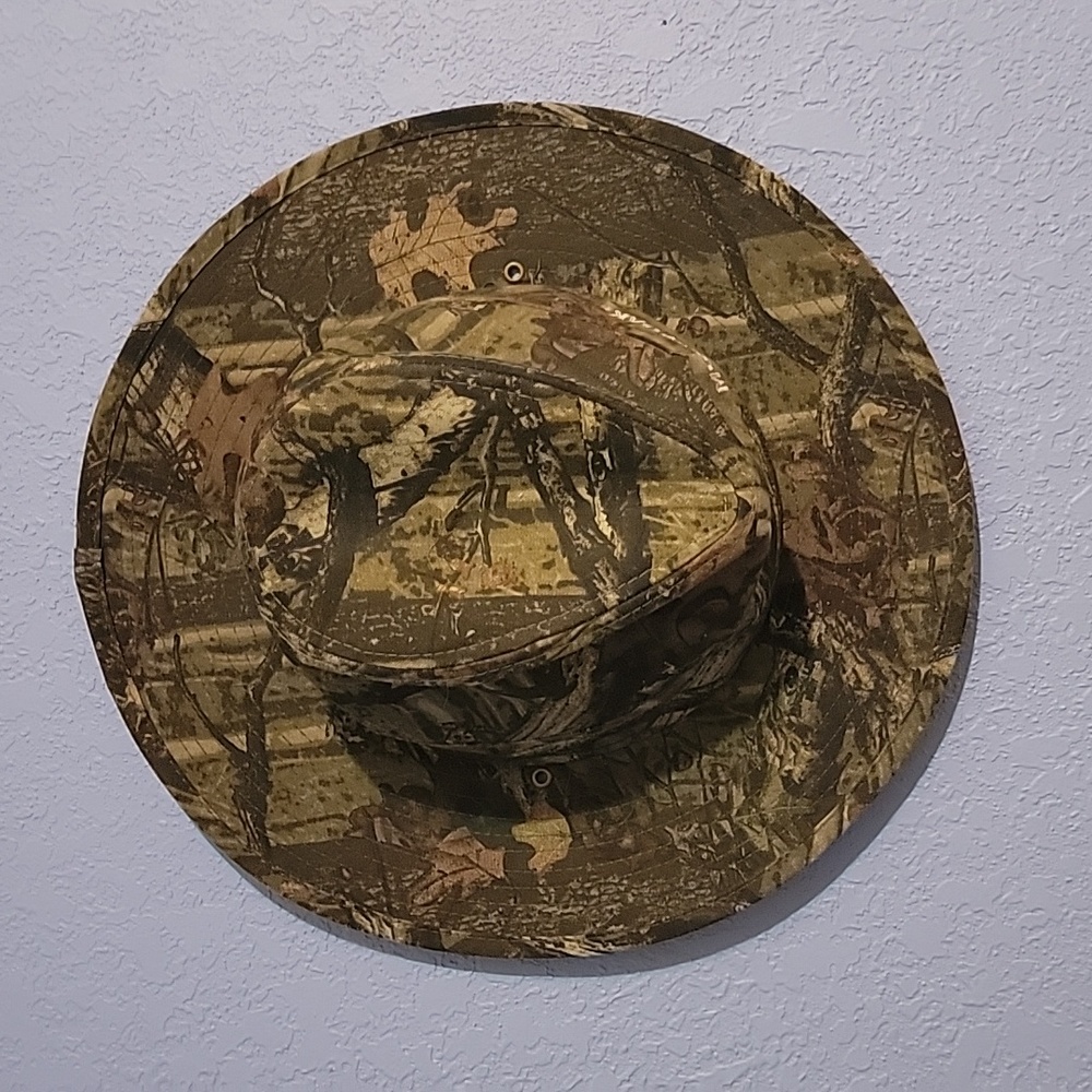 Wide brim Mossy Oak hat